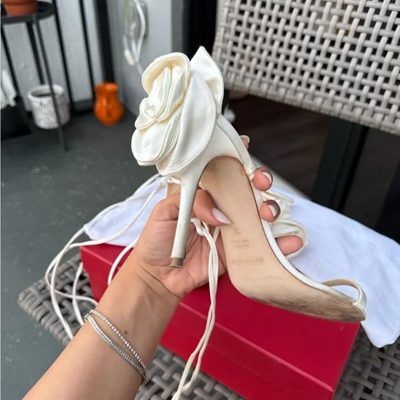 MAGDA BUTRYM
Off-White Double Flower Heeled Sandals - Picture 8 of 17